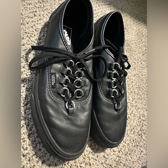 Vans - Picture 2 of 7